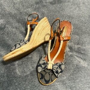 Coach sandals 9 Carolina nice 😊